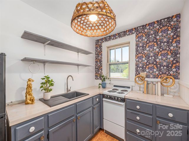 275 Richland Street, Waynesville, NC 28786