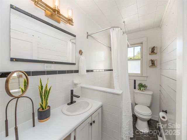 275 Richland Street, Waynesville, NC 28786