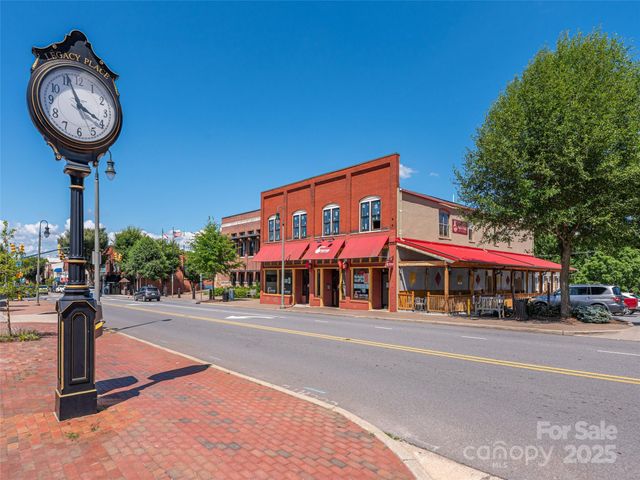 275 Richland Street, Waynesville, NC 28786