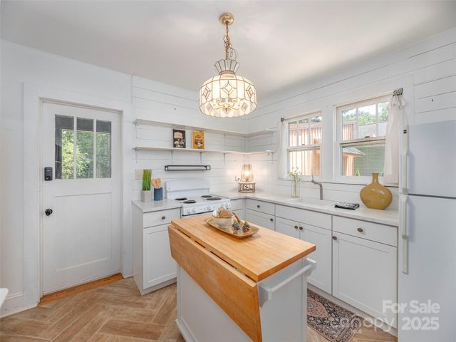 275 Richland Street, Waynesville, NC 28786