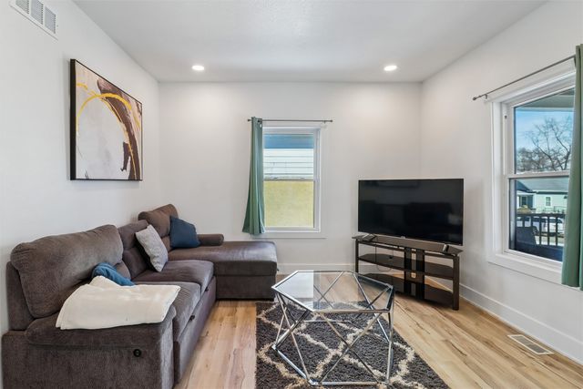 1806 10th Street, Des Moines, IA 50314