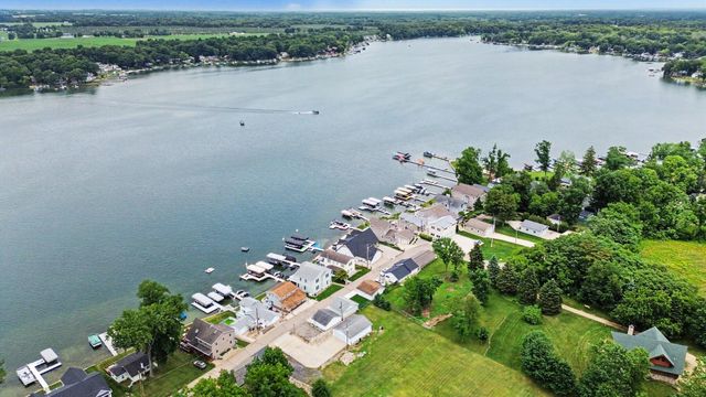 31218 Curran Beach Road, Dowagiac, MI 49047