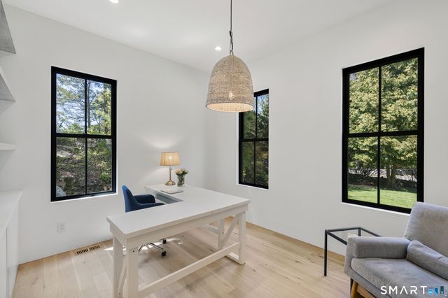 13 Sunswyck Road, Darien, CT 06820