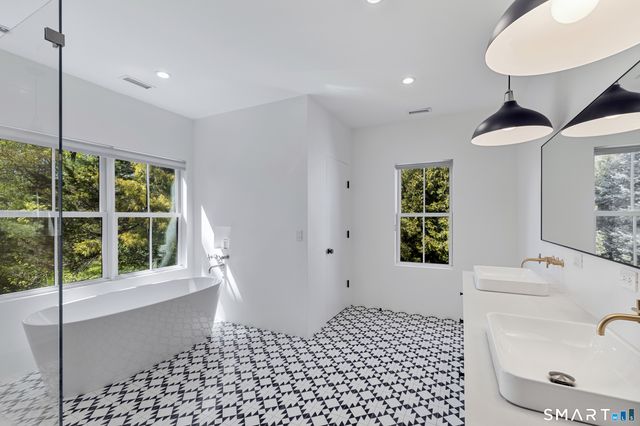 13 Sunswyck Road, Darien, CT 06820