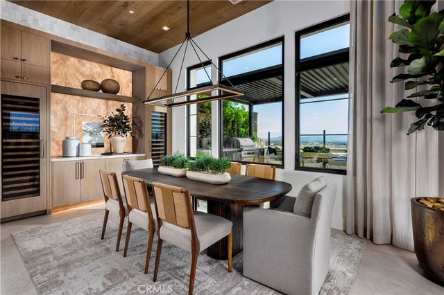 564 PENINSULA, Irvine, CA 92602