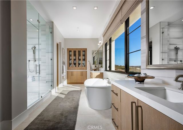 564 PENINSULA, Irvine, CA 92602