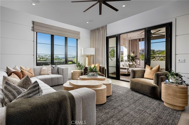 564 PENINSULA, Irvine, CA 92602