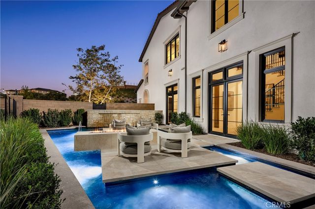 564 PENINSULA, Irvine, CA 92602