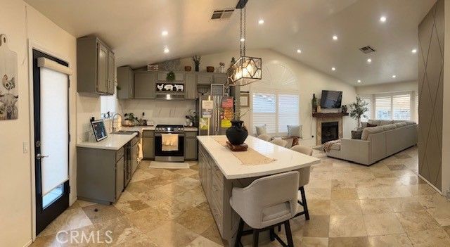 9765 Venus Lane, Fontana, CA 92335