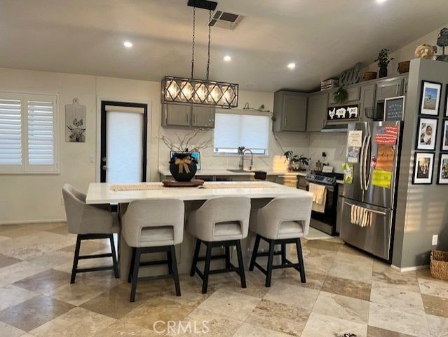 9765 Venus Lane, Fontana, CA 92335