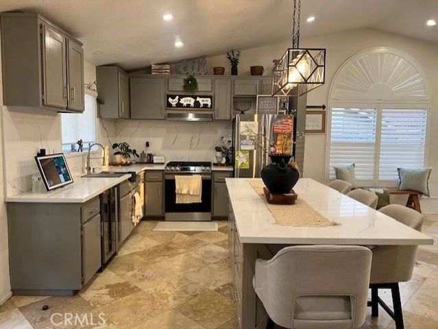 9765 Venus Lane, Fontana, CA 92335