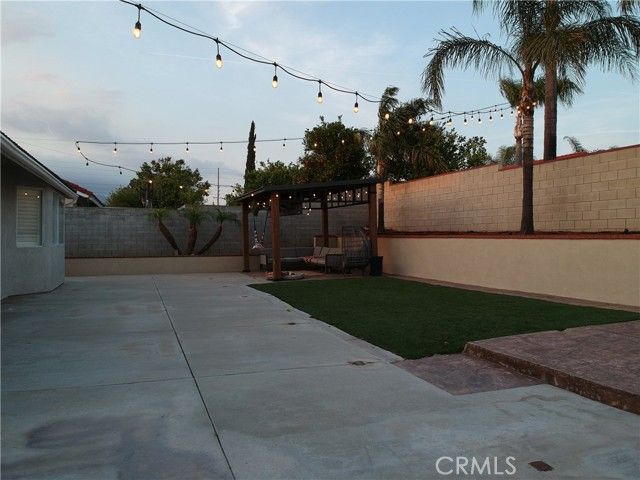 9765 Venus Lane, Fontana, CA 92335