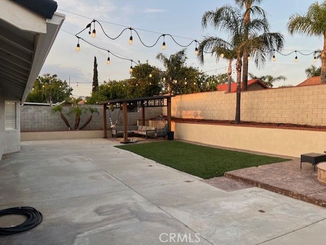 9765 Venus Lane, Fontana, CA 92335