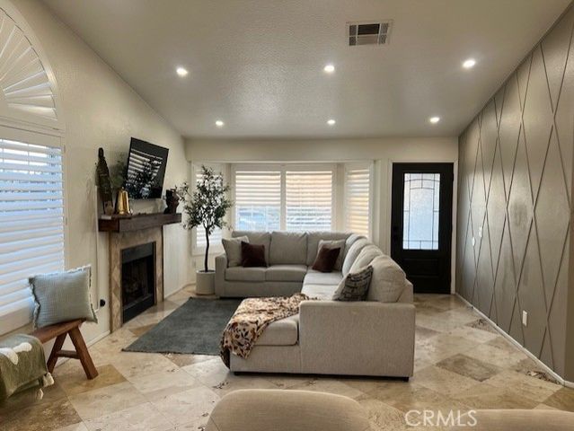 9765 Venus Lane, Fontana, CA 92335