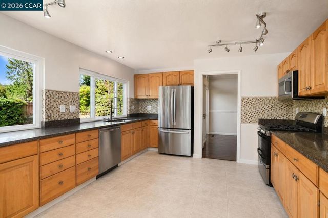 1325 New Hampshire Dr, Concord, CA 94521