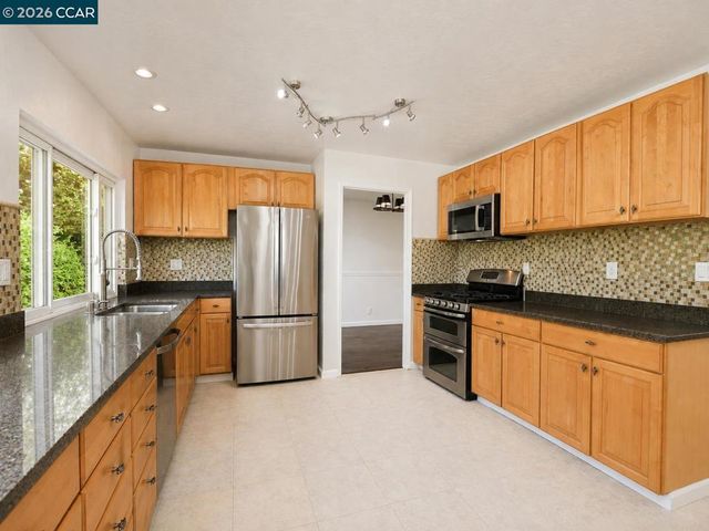 1325 New Hampshire Dr, Concord, CA 94521