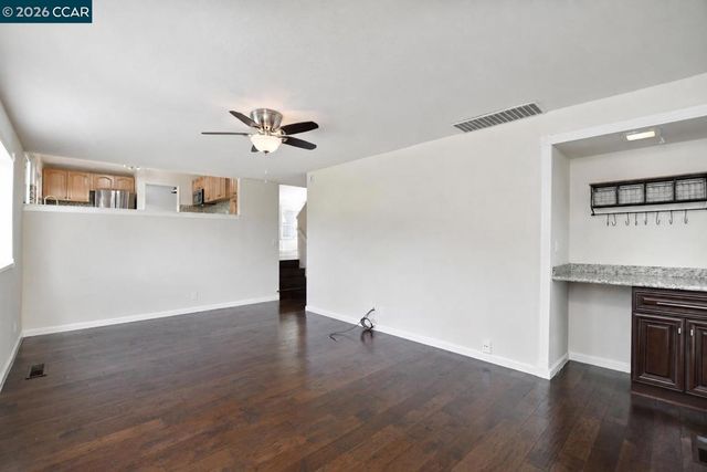 1325 New Hampshire Dr, Concord, CA 94521