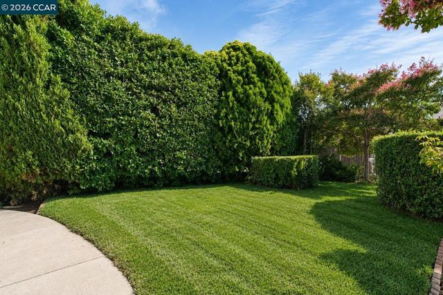 1325 New Hampshire Dr, Concord, CA 94521