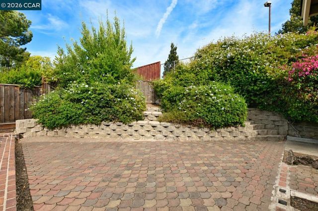 1325 New Hampshire Dr, Concord, CA 94521
