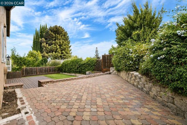 1325 New Hampshire Dr, Concord, CA 94521