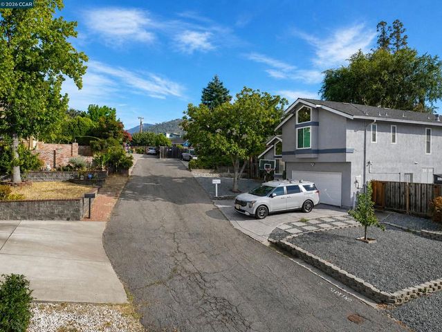 1325 New Hampshire Dr, Concord, CA 94521