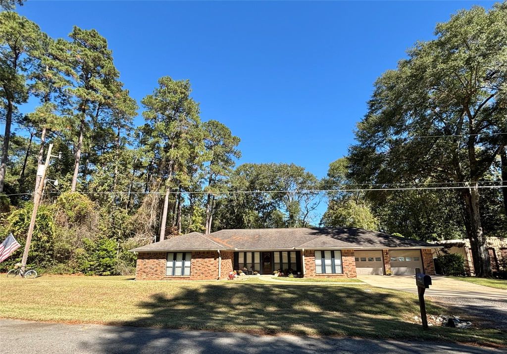 1016 N Nellius Street, Woodville, TX 75979