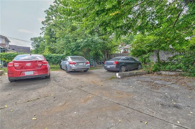 4216 college Avenue, Kansas City, MO 64130