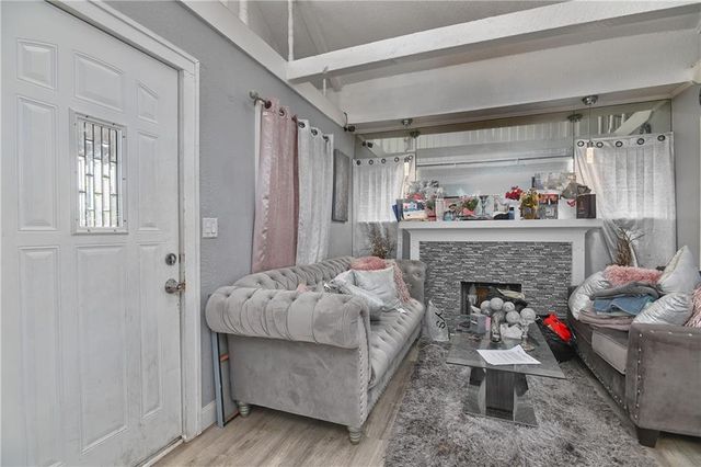 4216 college Avenue, Kansas City, MO 64130