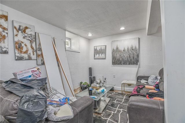 4216 college Avenue, Kansas City, MO 64130