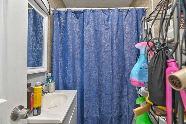 4216 college Avenue, Kansas City, MO 64130