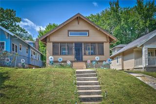 4216 college Avenue, Kansas City, MO 64130