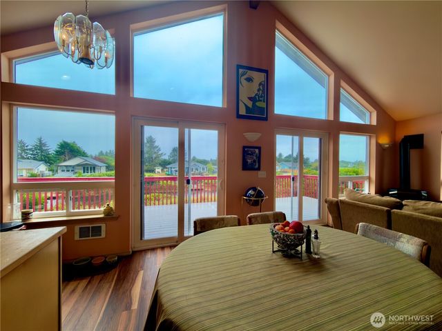 189 N Razor Clam Drive SW, Ocean Shores, WA 98569