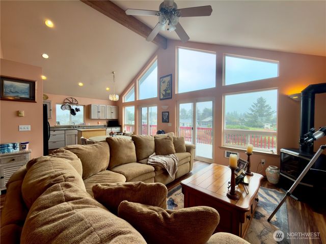 189 N Razor Clam Drive SW, Ocean Shores, WA 98569