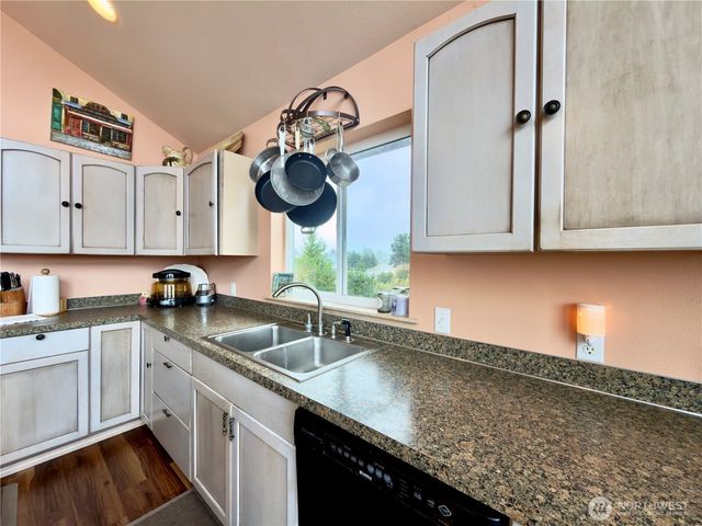 189 N Razor Clam Drive SW, Ocean Shores, WA 98569