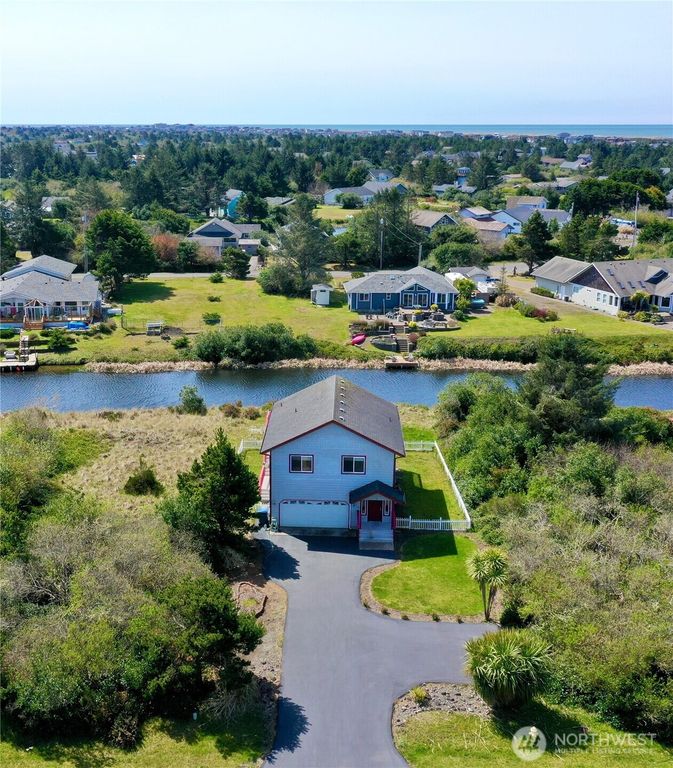 189 N Razor Clam Drive SW, Ocean Shores, WA 98569