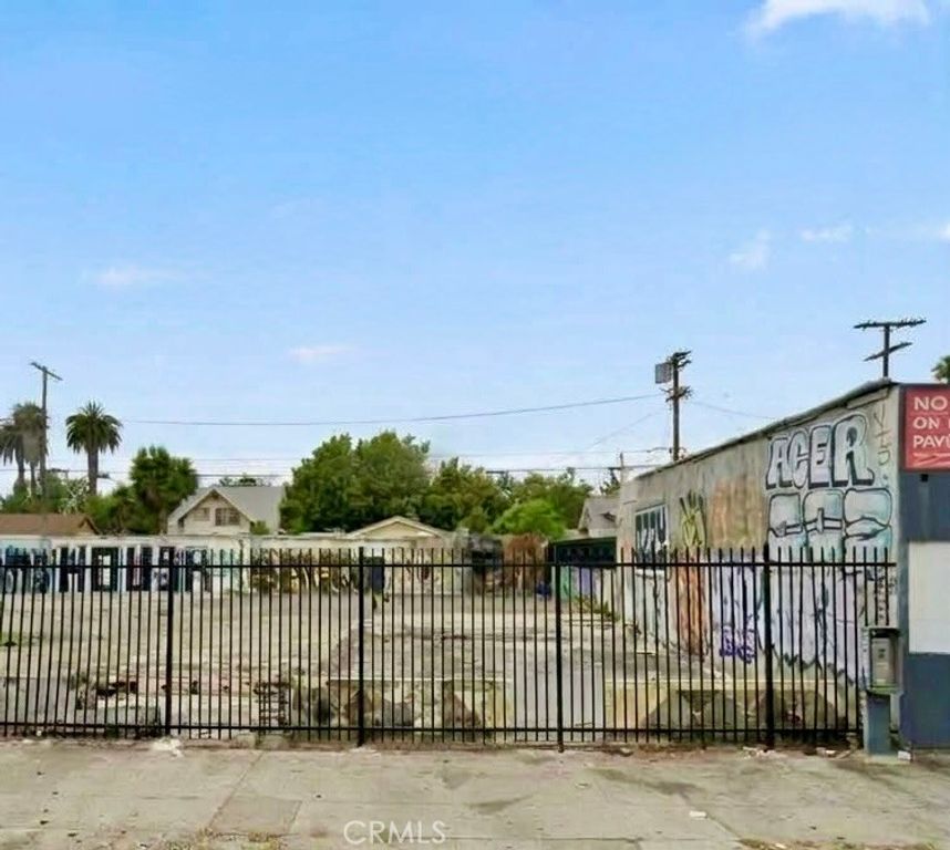 1021 W Florence Avenue, Los Angeles, CA 90044 — photo 2