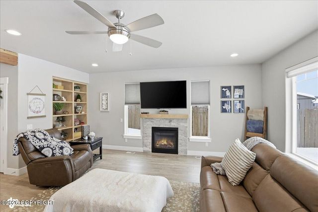 5668 Big Bend Loop, Anchorage, AK 99502