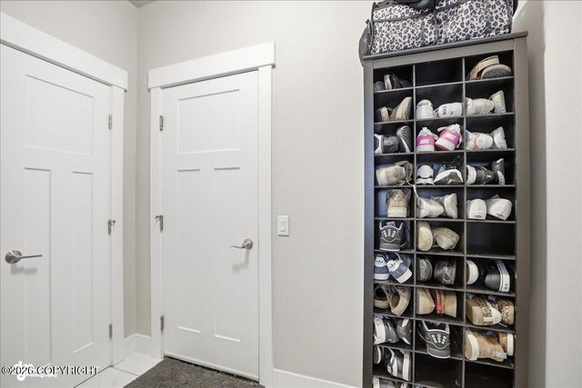 5668 Big Bend Loop, Anchorage, AK 99502