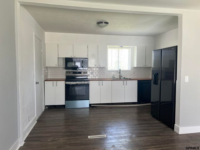 14172 N Street, Omaha, NE 68137