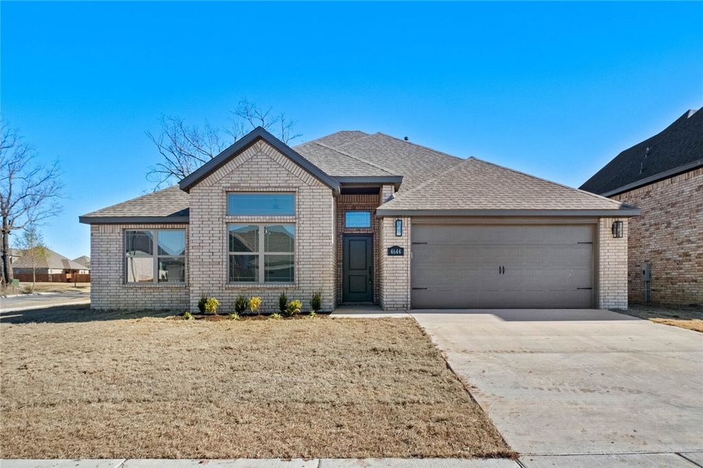 4741 W Planetree Street, Fayetteville, AR 72704