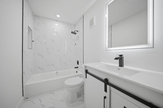 1391 E GOLFVIEW Drive 1391, Pembroke Pines, FL 33026
