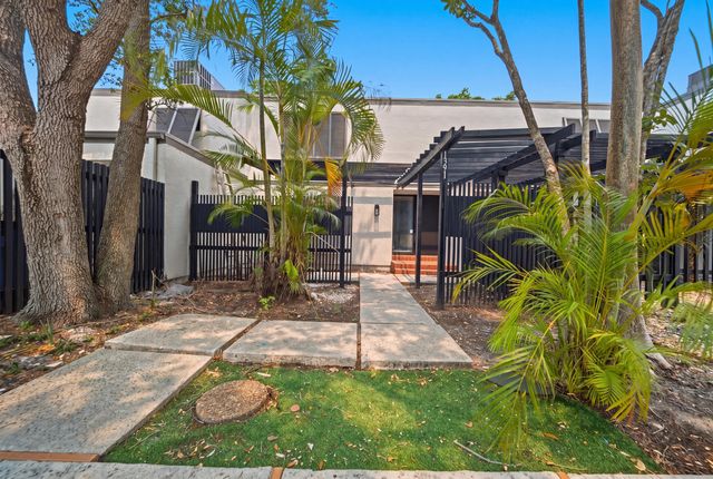 1391 E GOLFVIEW Drive 1391, Pembroke Pines, FL 33026