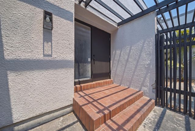 1391 E GOLFVIEW Drive 1391, Pembroke Pines, FL 33026