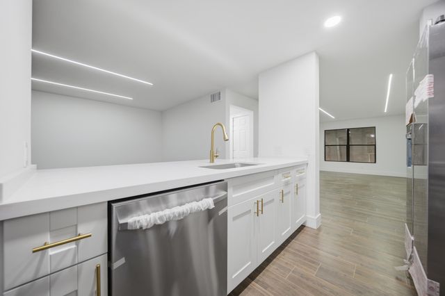 1391 E GOLFVIEW Drive 1391, Pembroke Pines, FL 33026