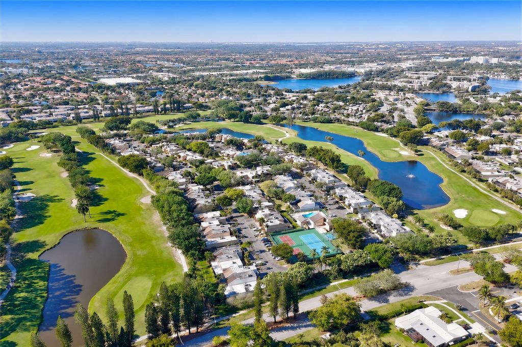 1391 E GOLFVIEW Drive 1391, Pembroke Pines, FL 33026