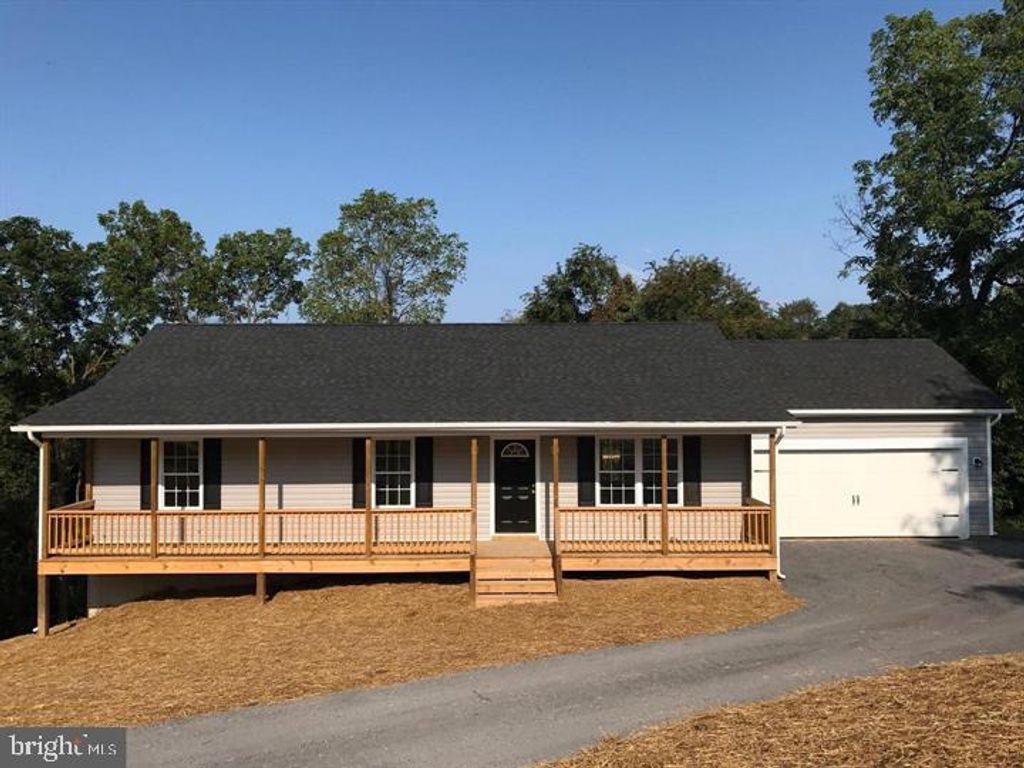 34 TEE CT., Linden, VA 22642
