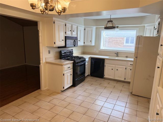 47071 Savannah Drive, Macomb, MI 48044