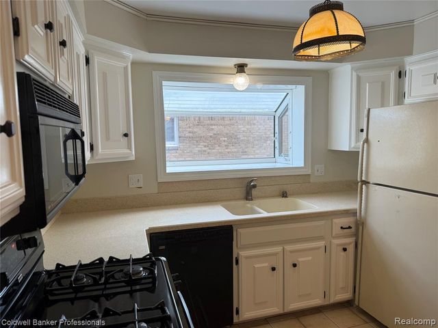 47071 Savannah Drive, Macomb, MI 48044