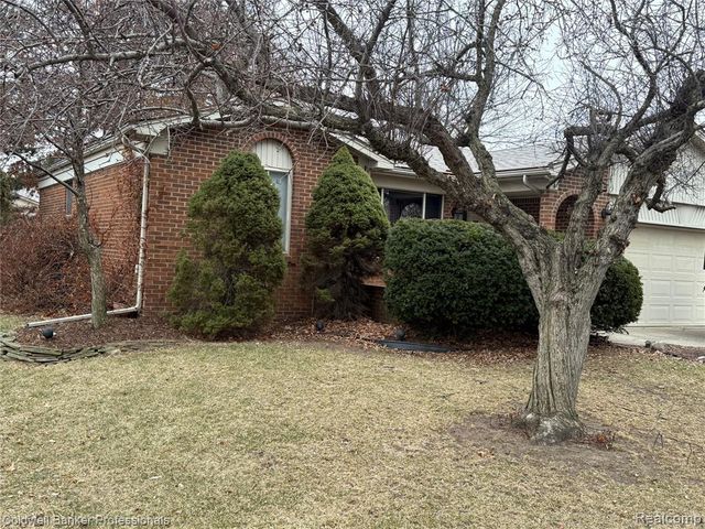 47071 Savannah Drive, Macomb, MI 48044