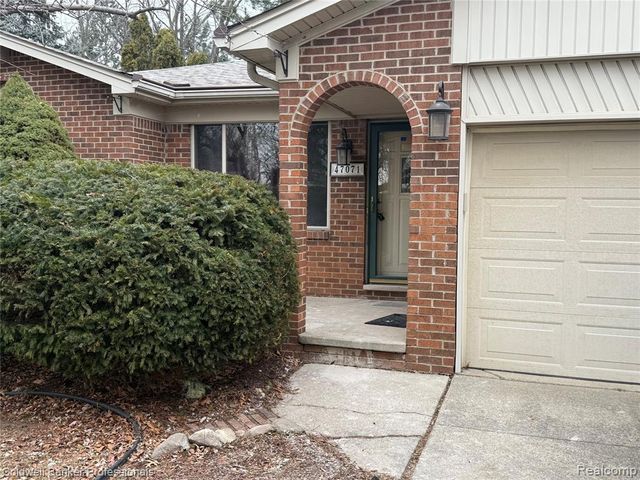 47071 Savannah Drive, Macomb, MI 48044